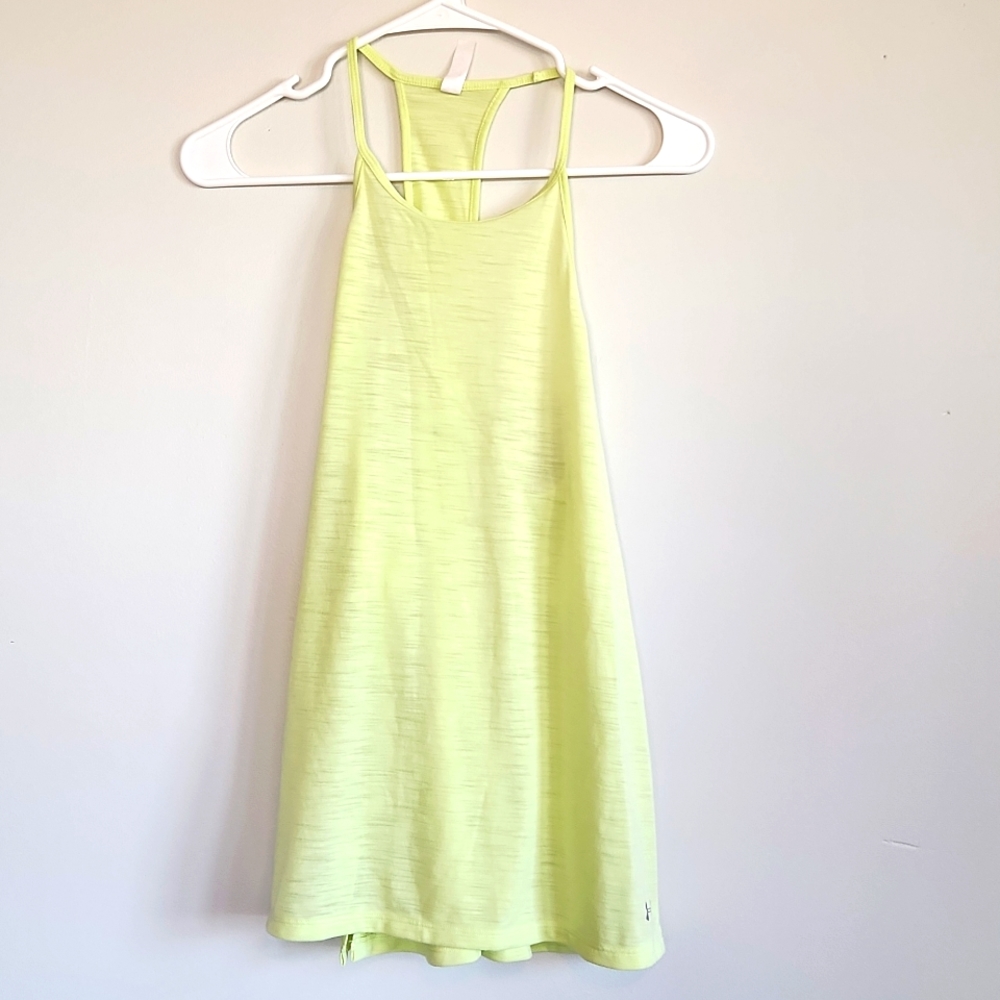 {UA} workout tank